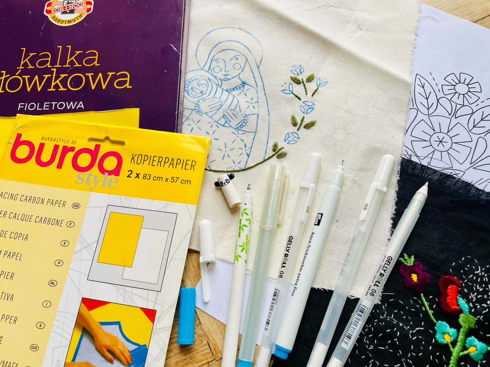 Jak przenieść wzór na tkaninę do haftu? 9 sprawdzonych metod
